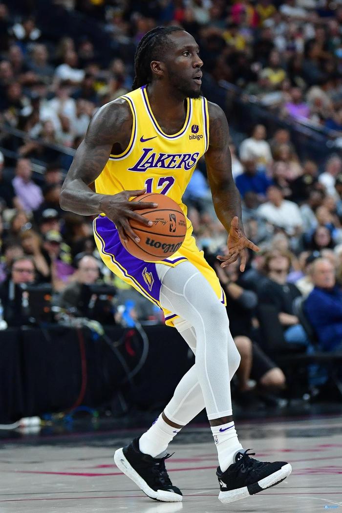  八村塁20+10助湖人止连败  