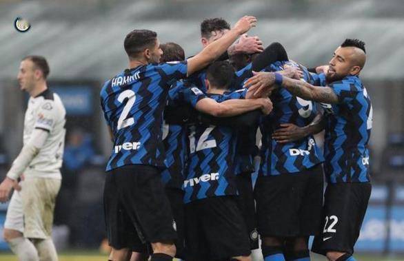  米兰双雄同轮取胜，意甲争四格局再生变数  