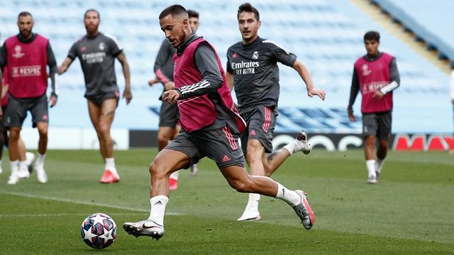  里昂锋线火力全开强势登顶法甲榜首